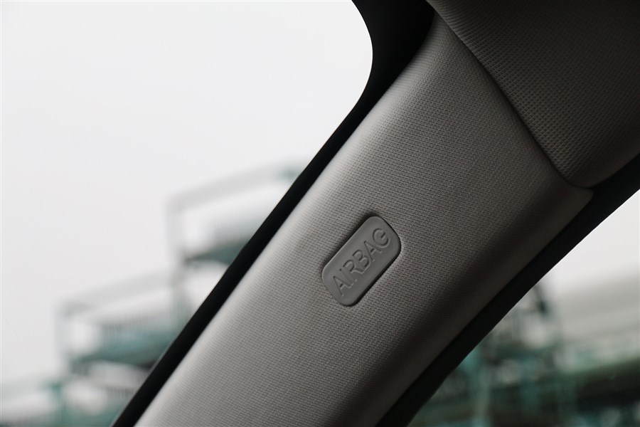 安全側(cè)氣囊