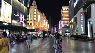 購(gòu)物中心供大于求 誰(shuí)能活得更好？