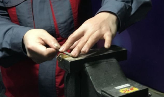 徒手配鑰匙、冰火焊鋼管……這些航天工匠們的超群技藝令人嘆服！