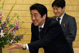 安倍，討來的達(dá)沃斯演講