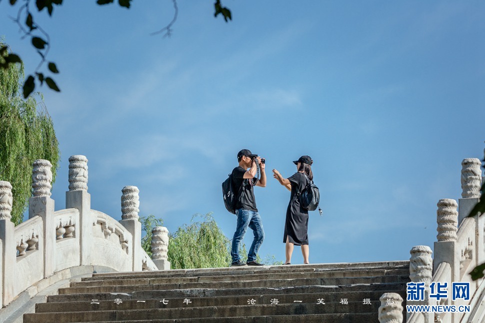 蕩舟頤和園賞秋