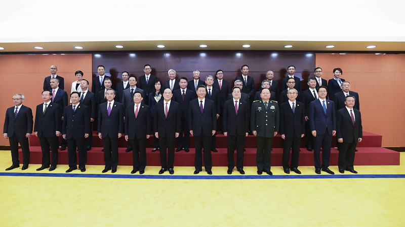 習(xí)近平會(huì)見(jiàn)澳門特別行政區(qū)新任行政、立法、司法機(jī)關(guān)負(fù)責(zé)人