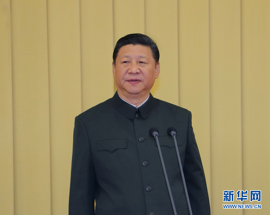 4月18日，中共中央總書(shū)記、國(guó)家主席、中央軍委主席習(xí)近平接見(jiàn)新調(diào)整組建軍級(jí)單位主官，并對(duì)各單位發(fā)布訓(xùn)令。這是習(xí)近平在發(fā)布訓(xùn)令。新華社記者 李剛 攝