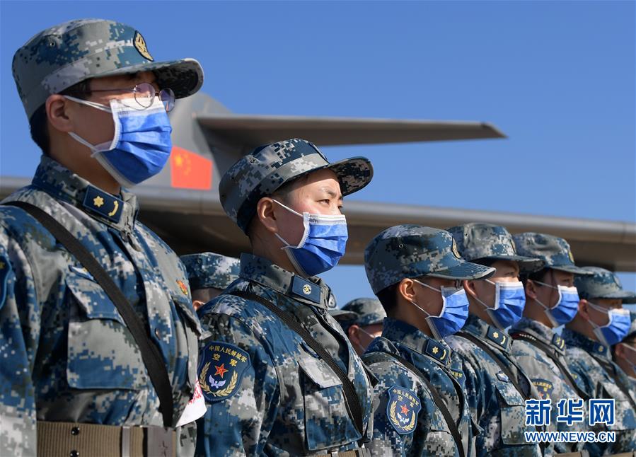 （聚焦疫情防控·圖文互動）（10）空軍第四次向武漢大規(guī)?？者\醫(yī)療隊員和物資