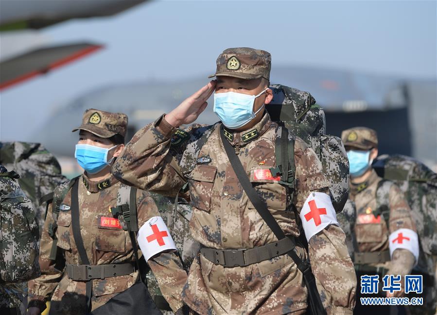 （聚焦疫情防控·圖文互動）（11）空軍第四次向武漢大規(guī)?？者\醫(yī)療隊員和物資