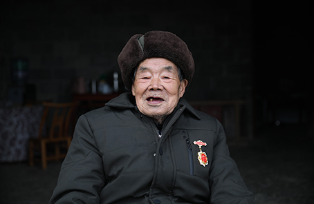 “死守陣地，決不能后退一寸”——記抗美援朝老兵黃忠茂