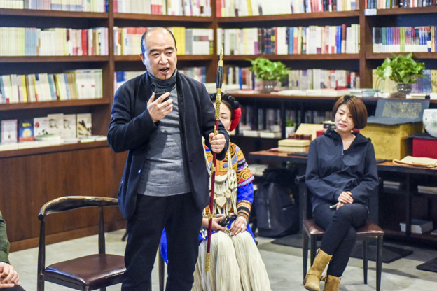 劉文濤：通過(guò)對(duì)每件兵器的復(fù)制，我們了解兵器造型與兵器制作的手藝，實(shí)現(xiàn)與古人的對(duì)話。