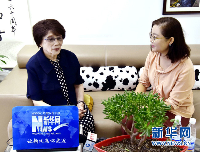 電波永不消逝，隨著時代發(fā)展傳播可能會有多種形式，年輕播音員要不忘初心，在如今優(yōu)越條件下更應(yīng)砥礪自己。