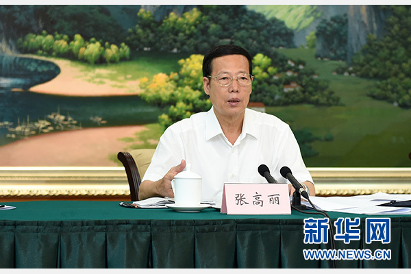 9月16日至18日，中共中央政治局常委、國務(wù)院副總理張高麗在廣西調(diào)研。這是9月17日，張高麗在南寧主持召開“十三五”規(guī)劃編制工作座談會。 新華社記者張鐸攝 