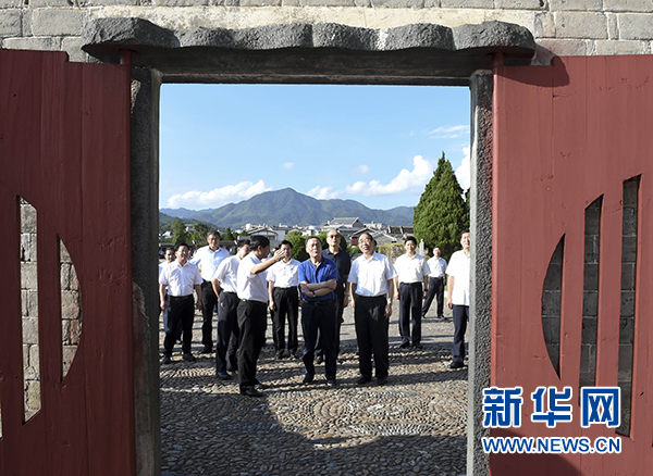 9月24日至26日，中共中央政治局常委、中央紀(jì)委書記王岐山在福建調(diào)研。這是9月24日，王岐山在上杭縣古田鎮(zhèn)參觀古田會(huì)議會(huì)址。新華社記者張鐸攝