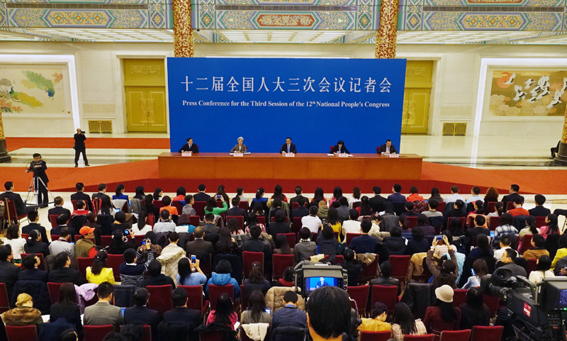 3月15日，國務(wù)院總理李克強(qiáng)在北京人民大會堂與中外記者見面，并回答記者提問。新華社記者 李賀 攝