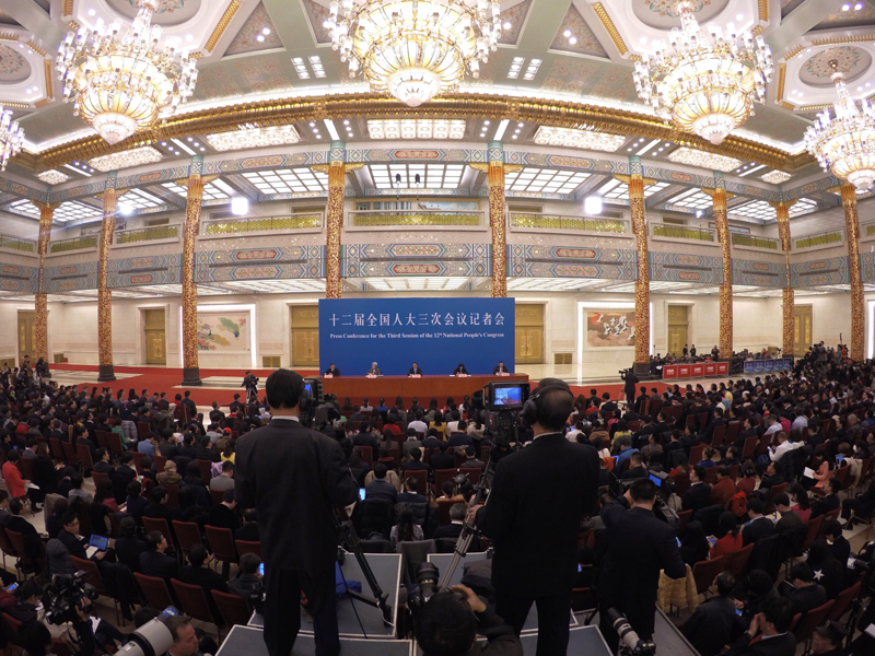3月15日，國務(wù)院總理李克強(qiáng)在北京人民大會堂與中外記者見面，并回答記者提問。 新華社記者陳曄華攝
