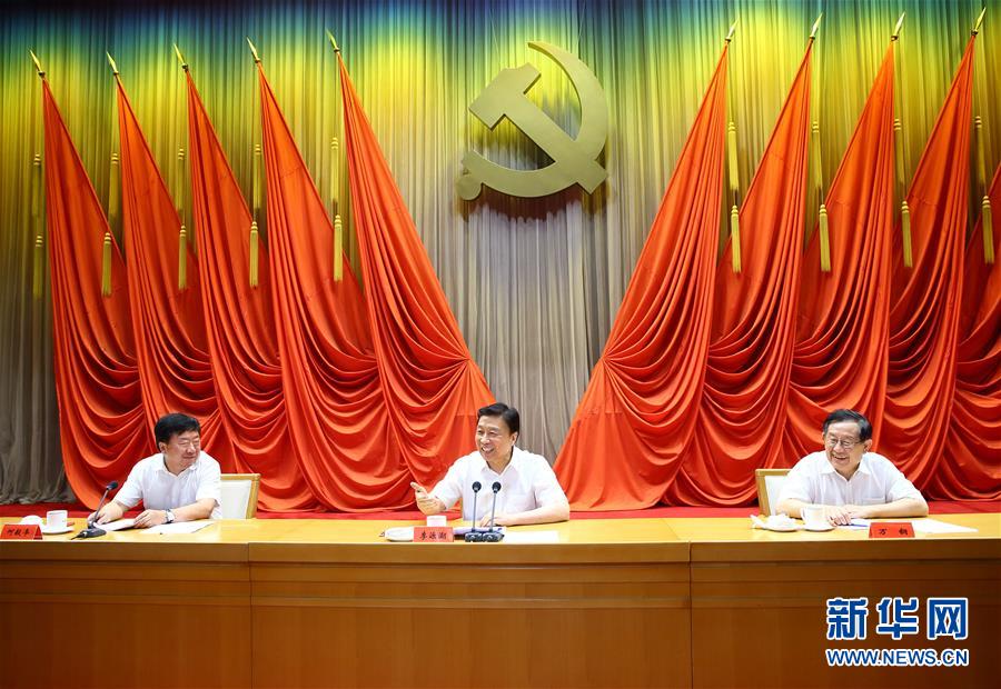 7月22日，中國(guó)科協(xié)和中央黨校聯(lián)合舉辦的科技領(lǐng)軍人才專題研修班在北京結(jié)業(yè)，中共中央政治局委員、國(guó)家副主席李源潮出席結(jié)業(yè)式并講話。新華社記者丁海濤攝
