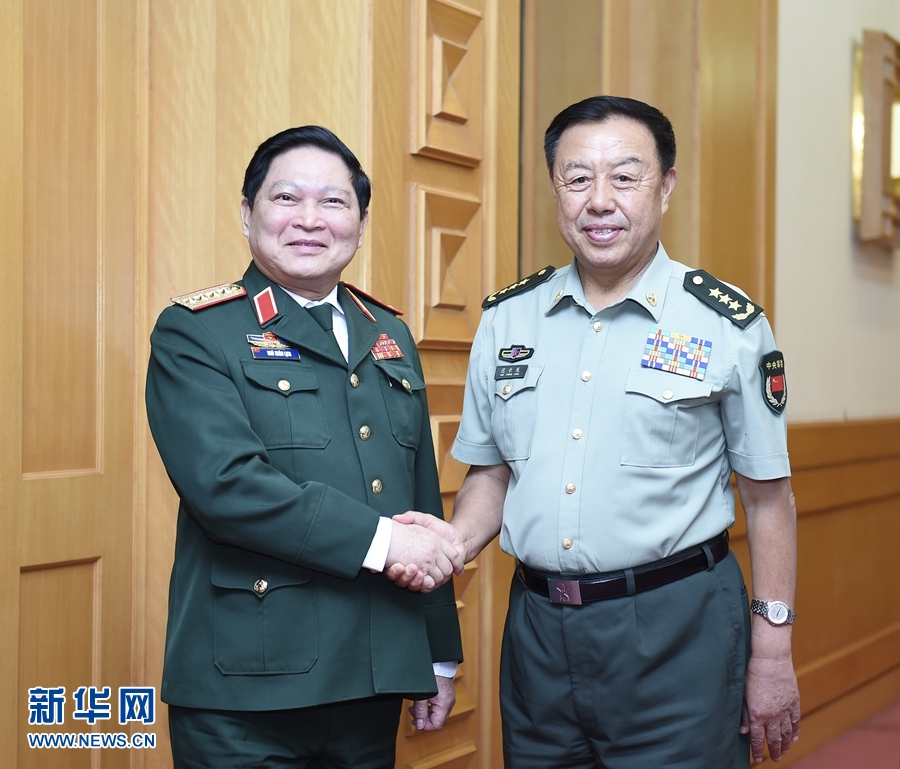 8月29日，中共中央政治局委員、中央軍委副主席范長龍在北京會見越南共產(chǎn)黨中央政治局委員、國防部長吳春歷。 新華社記者張領(lǐng)攝