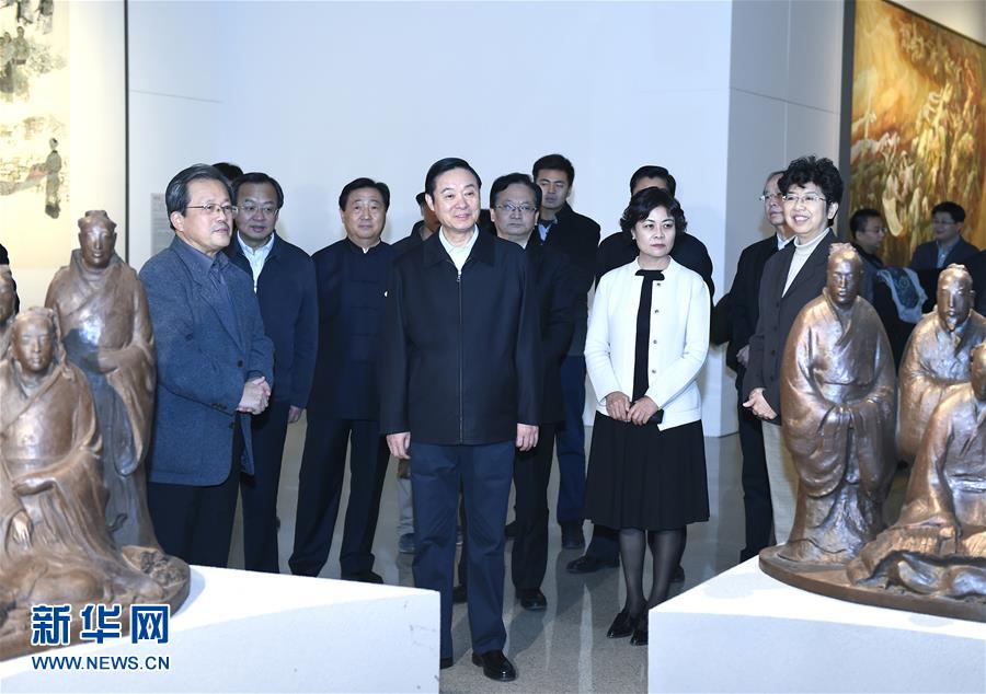 12月6日，中共中央政治局委員、中央書記處書記、中宣部部長劉奇葆在北京參觀中華文明歷史題材美術(shù)創(chuàng)作工程入選作品展覽。 新華社記者張領(lǐng)攝