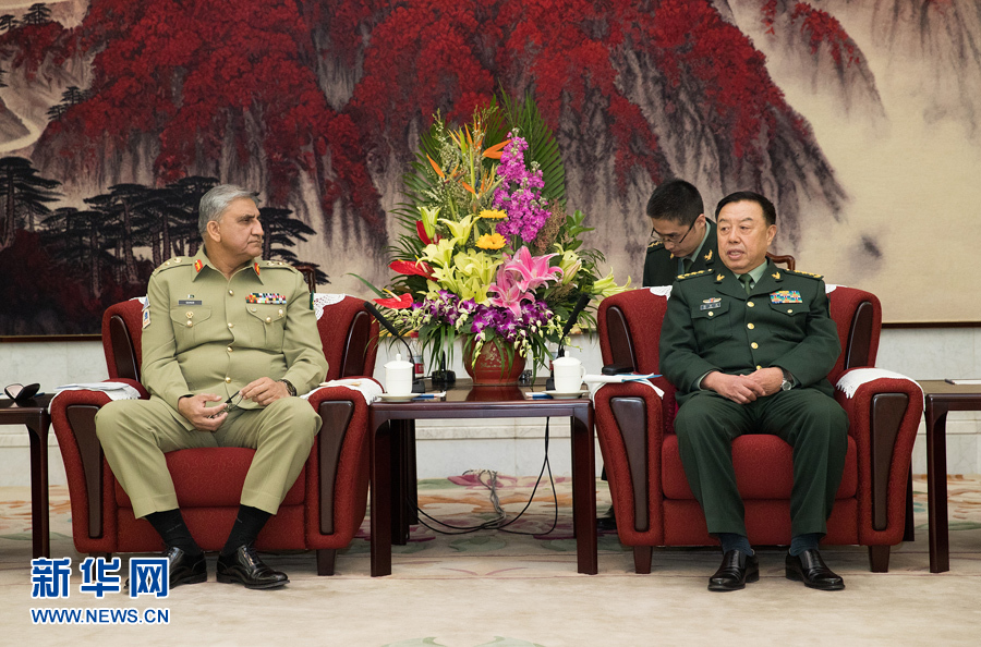3月16日，中央軍委副主席范長龍會見來訪的巴基斯坦陸軍參謀長巴杰瓦。   新華社記者琚振華攝