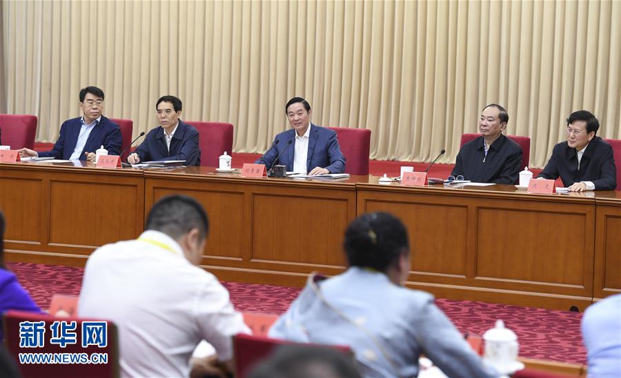 5月18日，中共中央政治局委員、中央書記處書記、中宣部部長劉奇葆在北京出席紀念新華書店成立80周年座談會并講話。 新華社記者 張領(lǐng) 攝