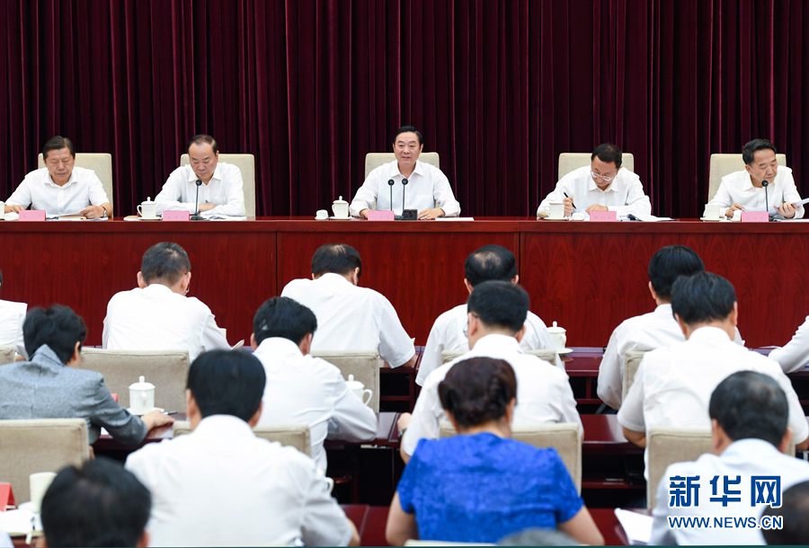 7月28日，中宣部在北京召開全國(guó)宣傳部長(zhǎng)專題工作會(huì)議，學(xué)習(xí)貫徹習(xí)近平總書記在省部級(jí)主要領(lǐng)導(dǎo)干部專題研討班上的重要講話精神。中共中央政治局委員、中央書記處書記、中宣部部長(zhǎng)劉奇葆出席會(huì)議并講話。新華社記者張領(lǐng)攝