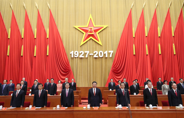 8月1日，慶祝中國人民解放軍建軍90周年大會在北京人民大會堂隆重舉行。中共中央總書記、國家主席、中央軍委主席習(xí)近平和李克強、張德江、俞正聲、劉云山、王岐山、張高麗等出席大會。新華社記者 鞠鵬 攝