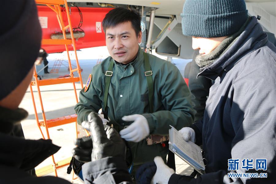（建軍90周年·英雄·圖文互動）（2）聽，渤海灣有風(fēng)吹過來——追記海軍某艦載航空兵部隊一級飛行員張超