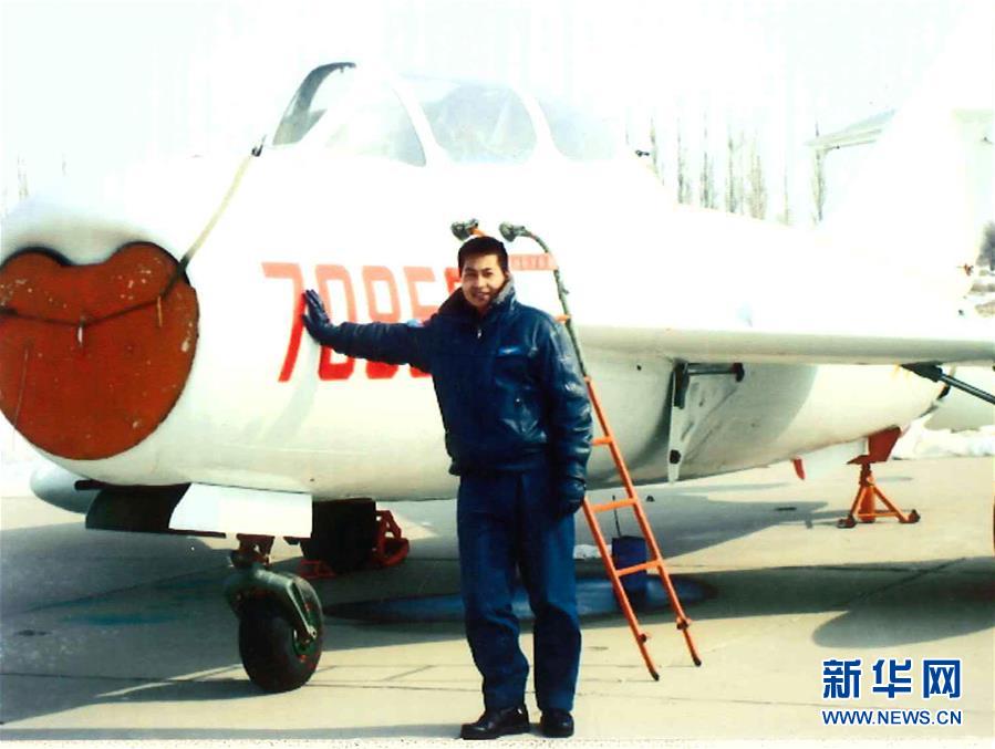 （建軍90周年·英雄·圖文互動）（3）聽，渤海灣有風(fēng)吹過來——追記海軍某艦載航空兵部隊一級飛行員張超