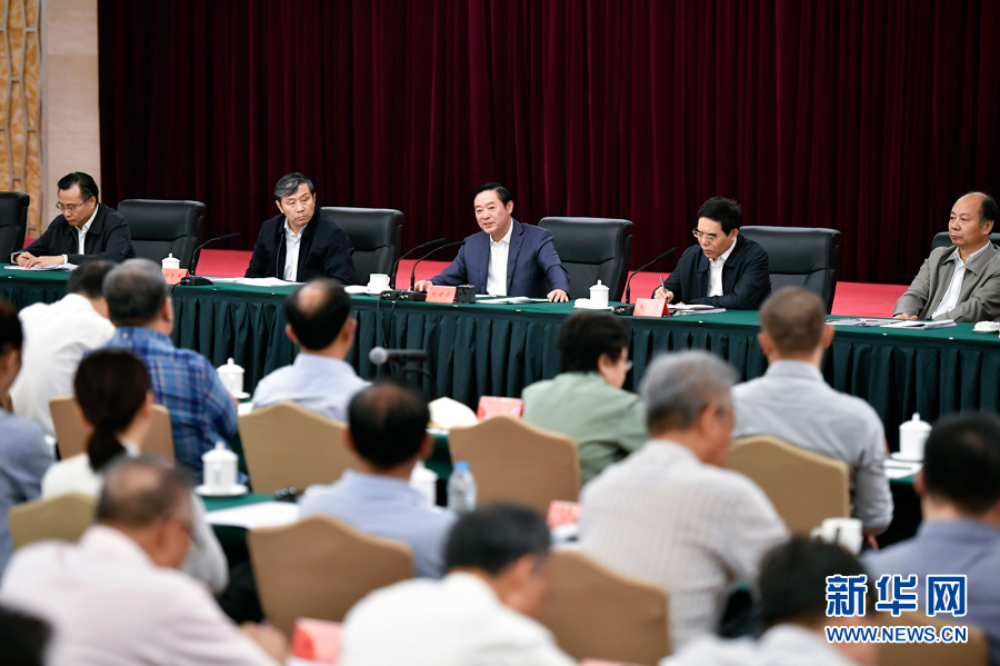 9月7日，中共中央政治局委員、中央書記處書記、中宣部部長劉奇葆在北京出席全國電視劇工作座談會(huì)并講話。 新華社記者 燕雁 攝

