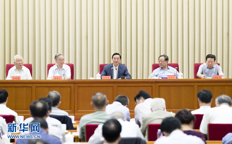 9月8日，中共中央政治局委員、中央書(shū)記處書(shū)記、中宣部部長(zhǎng)劉奇葆在北京出席中國(guó)大百科全書(shū)第三版總編輯委員會(huì)成立大會(huì)并講話(huà)。 新華社記者丁海濤 攝