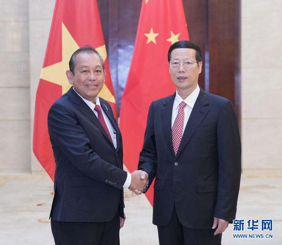 9月11日，中共中央政治局常委、國務(wù)院副總理張高麗在廣西南寧會見前來出席第十四屆中國－東盟博覽會和中國－東盟商務(wù)與投資峰會的越南常務(wù)副總理張和平。新華社記者王曄攝