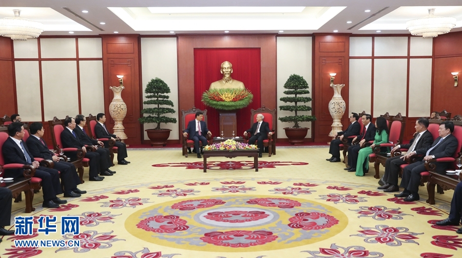 應越南共產(chǎn)黨邀請，中共中央政治局常委、中央書記處書記劉云山9月18日至19日對越南進行正式訪問。這是9月18日，劉云山在河內(nèi)會見越共中央總書記阮富仲。 新華社記者 龐興雷 攝