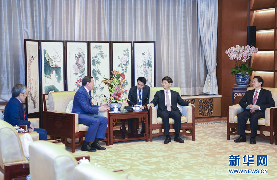 9月26日，中共中央政治局委員、中央政法委書記孟建柱在北京會見來華出席國際刑警組織第86屆全體大會的哈薩克斯坦內(nèi)務部長卡西莫夫。國務委員、公安部部長郭聲琨參加有關會見。新華社記者 張領 攝