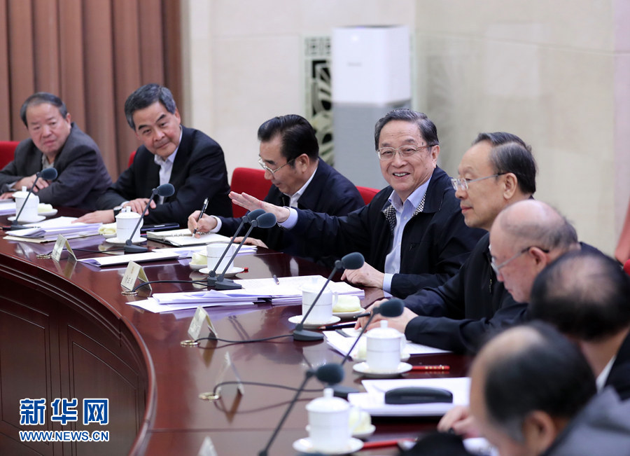 11月16日，全國政協(xié)在北京召開第75次雙周協(xié)商座談會，圍繞“推進糧食定價機制、補貼政策和收儲制度改革”建言獻(xiàn)策。全國政協(xié)主席俞正聲主持會議并講話。新華社記者 鞠鵬 攝