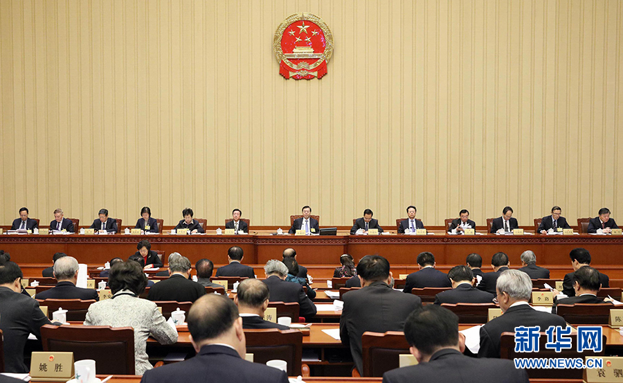 12月23日，十二屆全國人大常委會第三十一次會議在北京人民大會堂舉行第二次全體會議。張德江委員長出席。 新華社記者劉衛(wèi)兵攝