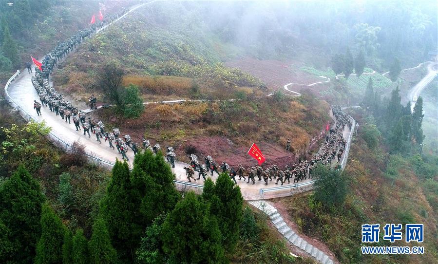 （新華全媒頭條·圖文互動(dòng)）（13）備戰(zhàn)踏上新起點(diǎn)，練兵展現(xiàn)新氣象——2018中國軍隊(duì)新年開訓(xùn)全景大掃描