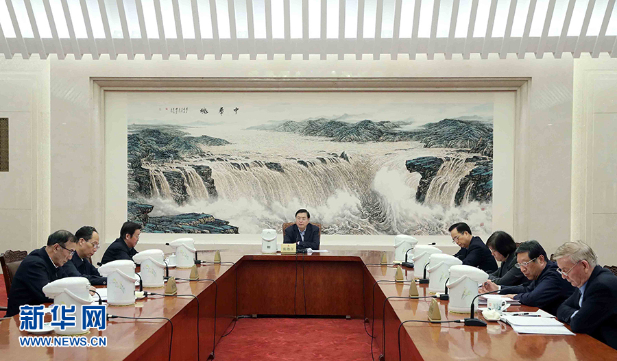 1月16日，中共十二屆全國人大常委會黨組在北京召開會議，認(rèn)真學(xué)習(xí)領(lǐng)會習(xí)近平總書記在十九屆中央紀(jì)委二次全會上的重要講話和全會精神，研究部署貫徹落實(shí)工作。全國人大常委會委員長、常委會黨組書記張德江主持會議并講話。新華社記者 劉衛(wèi)兵 攝