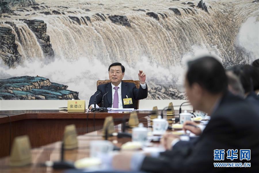 1月29日，十二屆全國人大常委會(huì)第一百零九次委員長會(huì)議在北京人民大會(huì)堂舉行，張德江委員長主持會(huì)議。 新華社記者 李濤 攝