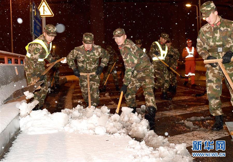（新華全媒頭條）（1）雨雪冰凍中，他們奮力前行——基層黨員干群抗擊冰雪災(zāi)害紀(jì)實(shí)