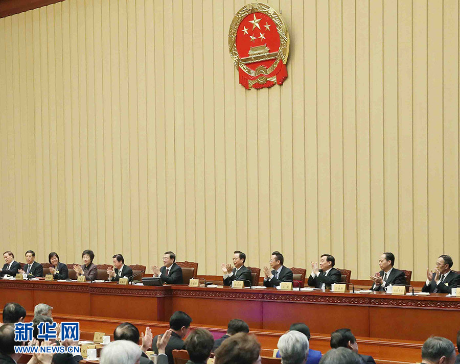 2月24日，全國人大常委會委員長張德江在北京主持十二屆全國人大常委會第三十三次會議閉幕會。在會議完成各項表決事項后，張德江發(fā)表講話。新華社記者 劉衛(wèi)兵 攝
