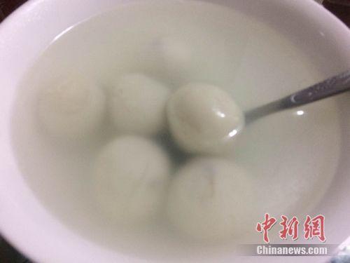 資料圖：湯圓煮制后，表面比元宵光滑，湯水相對清澈。 <a target='_blank'  ><p  align=