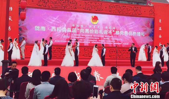 內(nèi)地單身青年婚戀觀引熱議專家建言理性“學(xué)會(huì)愛(ài)”