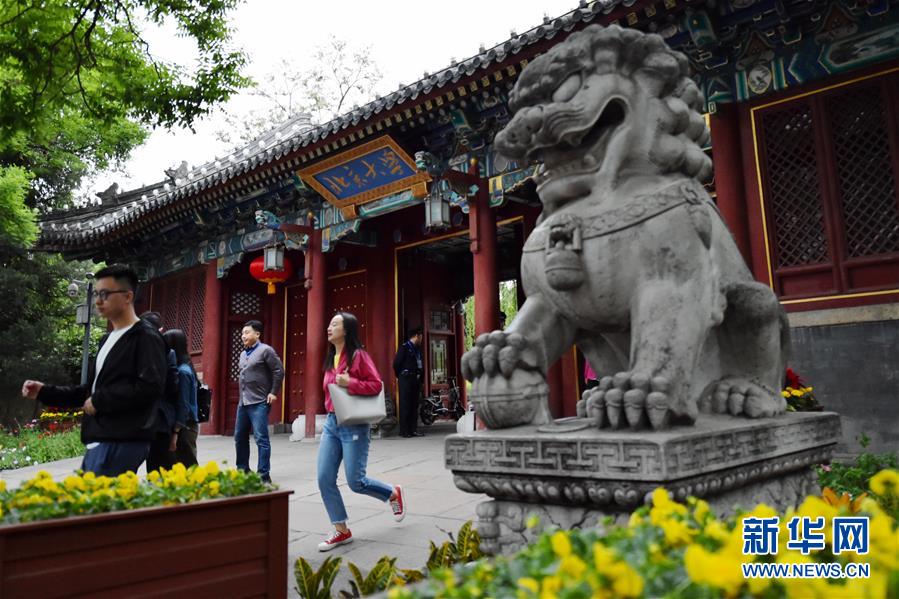（新華全媒頭條·圖文互動）（1）扎根人民、奉獻(xiàn)國家——習(xí)近平總書記的考察在北大師生中引起熱烈反響 