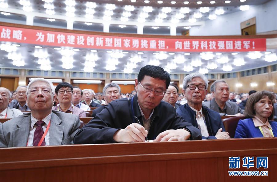 （新華全媒頭條·圖文互動(dòng)）（4）向著建設(shè)世界科技強(qiáng)國的偉大目標(biāo)奮勇前進(jìn)！——習(xí)近平總書記在兩院院士大會(huì)上的重要講話引起熱烈反響之一 