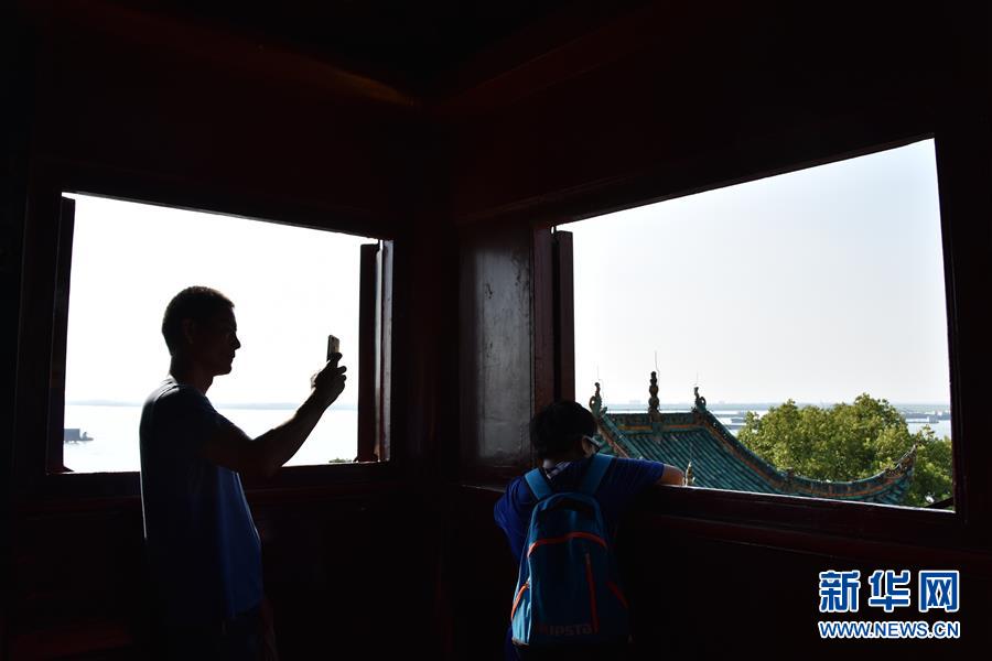 （大江奔流——來(lái)自長(zhǎng)江經(jīng)濟(jì)帶的報(bào)道·圖文互動(dòng)）（1）登岳陽(yáng)樓，又見(jiàn)“浩浩湯湯”