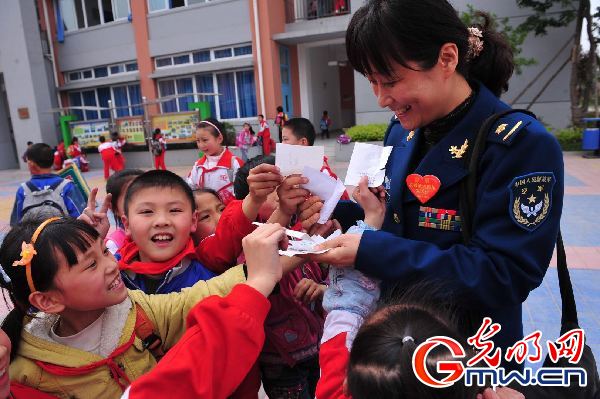 【我和軍隊的不解之緣】“先是軍人，才是媽媽”