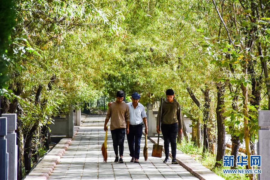 （新華全媒頭條·誠信建設(shè)萬里行·圖文互動）（6）一諾動昆侖——父子半世紀接力為英雄守靈