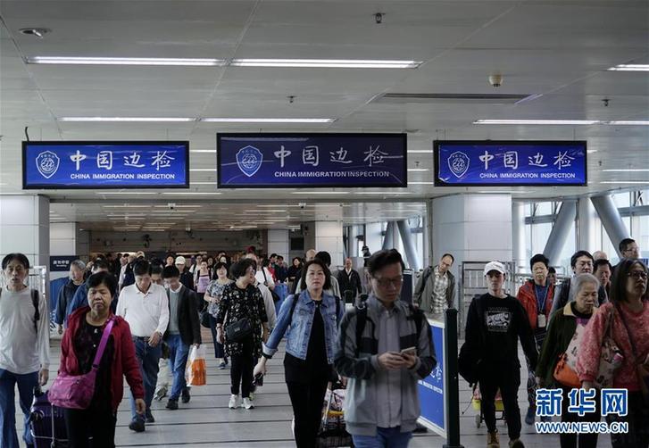 （圖文互動）（4）四十年、一扇窗——兩地值守者眼中的羅湖橋