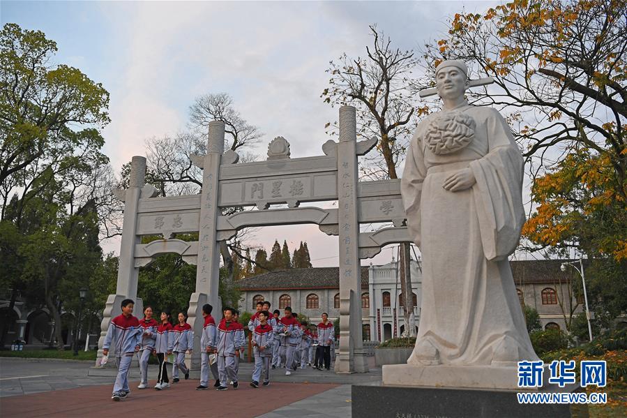 （慶祝改革開放40周年基層行·學(xué)校篇·圖文互動）（7）白鷺洲中學(xué)40年:書院教育的時(shí)代探索