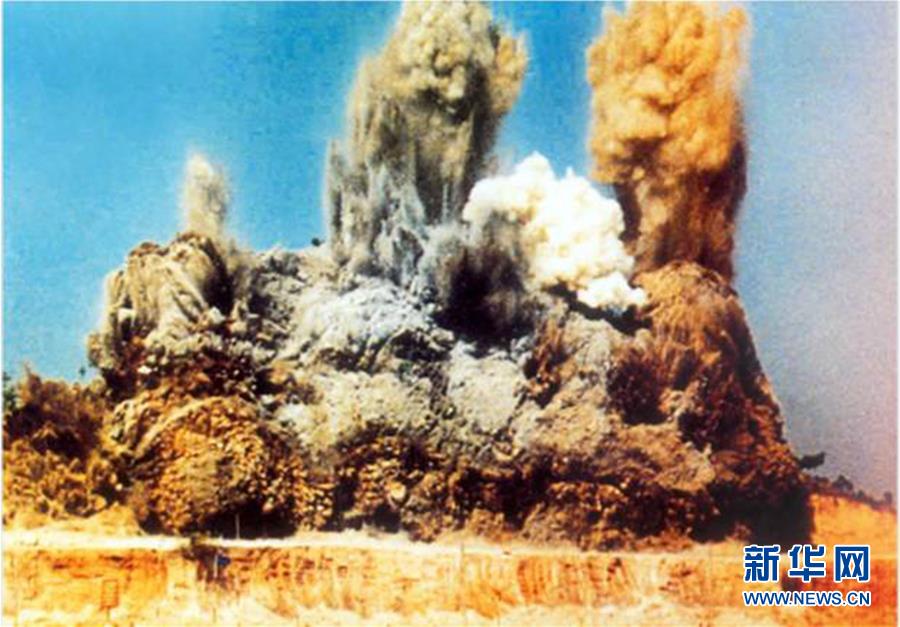 （新華全媒頭條·圖文互動(dòng)）（1）關(guān)鍵抉擇，必由之路——獻(xiàn)給中國改革開放40周年