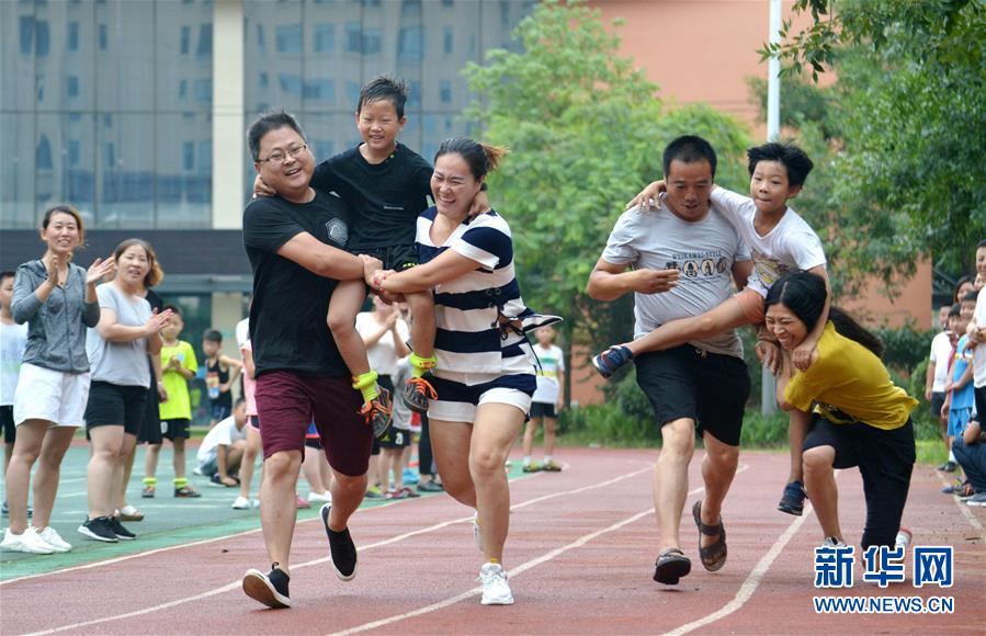（新華全媒頭條·個(gè)稅專(zhuān)項(xiàng)附加扣除·圖文互動(dòng)）（1）深化個(gè)稅改革的關(guān)鍵一步——聚焦個(gè)稅專(zhuān)項(xiàng)附加扣除暫行辦法
