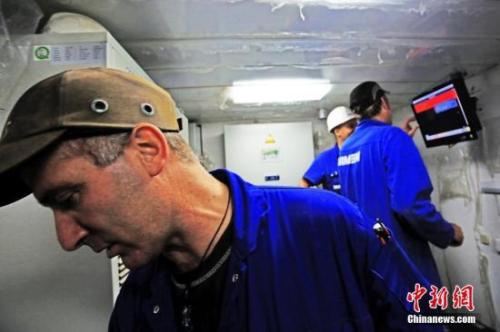 中國造船廠里的外籍員工。 李風 攝