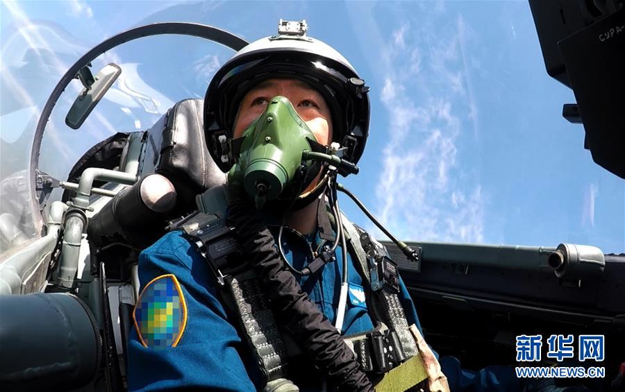 （新華全媒頭條·圖文互動）（6）戰(zhàn)鷹，為祖國奮飛——記空軍航空兵某旅旅長、特級飛行員郝井文